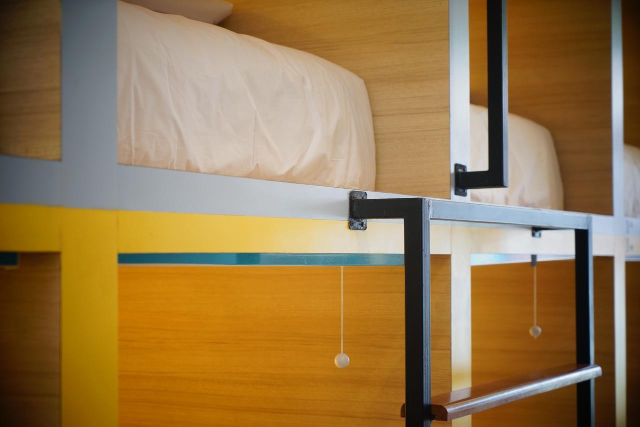 Borough Capsule Hostel Bali Legian Kültér fotó