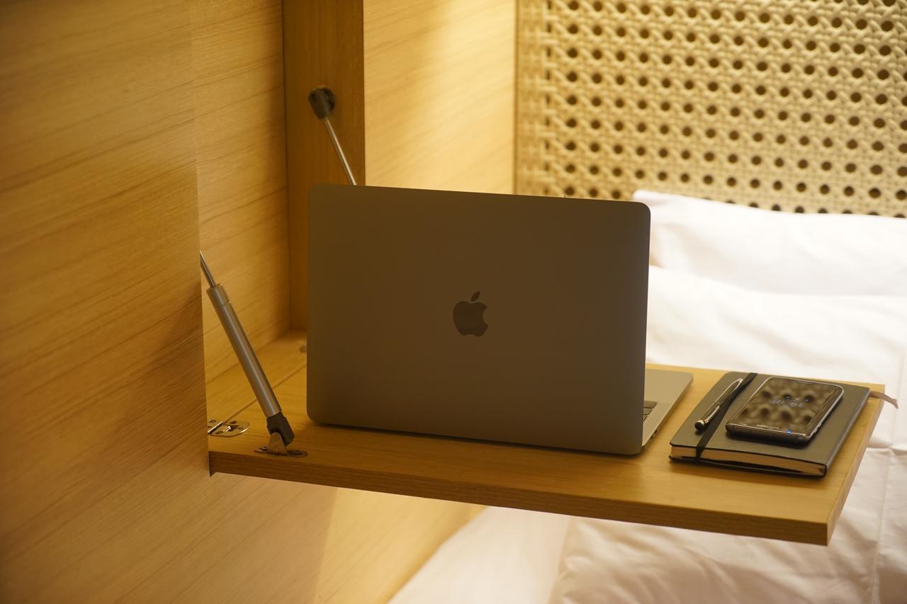 Borough Capsule Hostel Bali Legian Kültér fotó