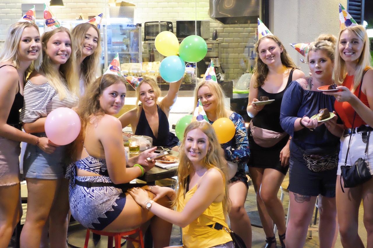 Borough Capsule Hostel Bali Legian Kültér fotó