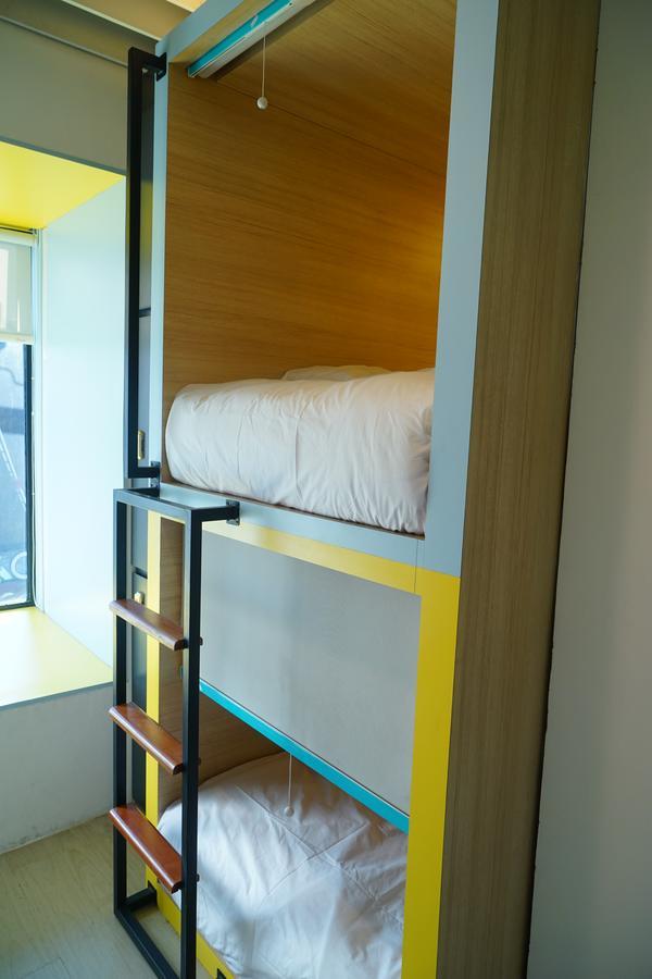 Borough Capsule Hostel Bali Legian Kültér fotó